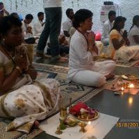 20100815_Photo_1002_09-Devotees-also-perform-Guru-Puja_CMP_WM